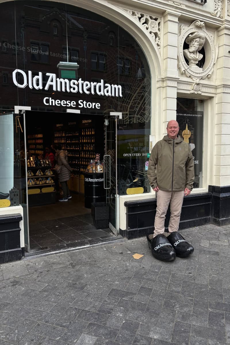 Dégustation de fromage au Old Amsterdam Cheese Store.
