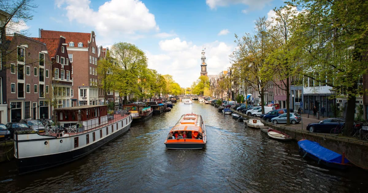 Fais une croisière gratuite sur les canaux d'Amsterdam classés au patrimoine mondial de l'UNESCO avec la I Amsterdam Card.