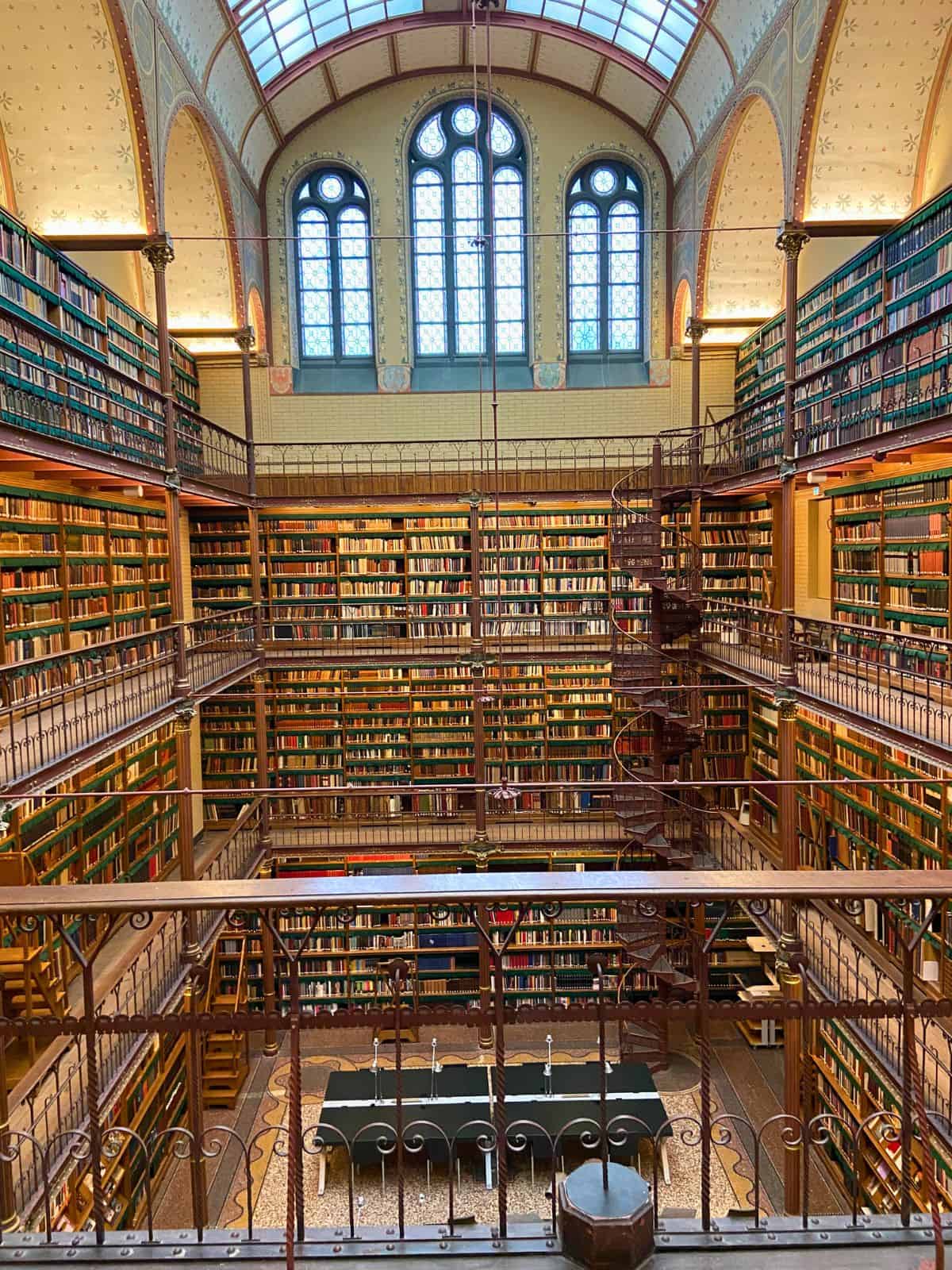 Bibliothèque vide du Rijksmuseum. L'attraction la plus importante d'Amsterdam.