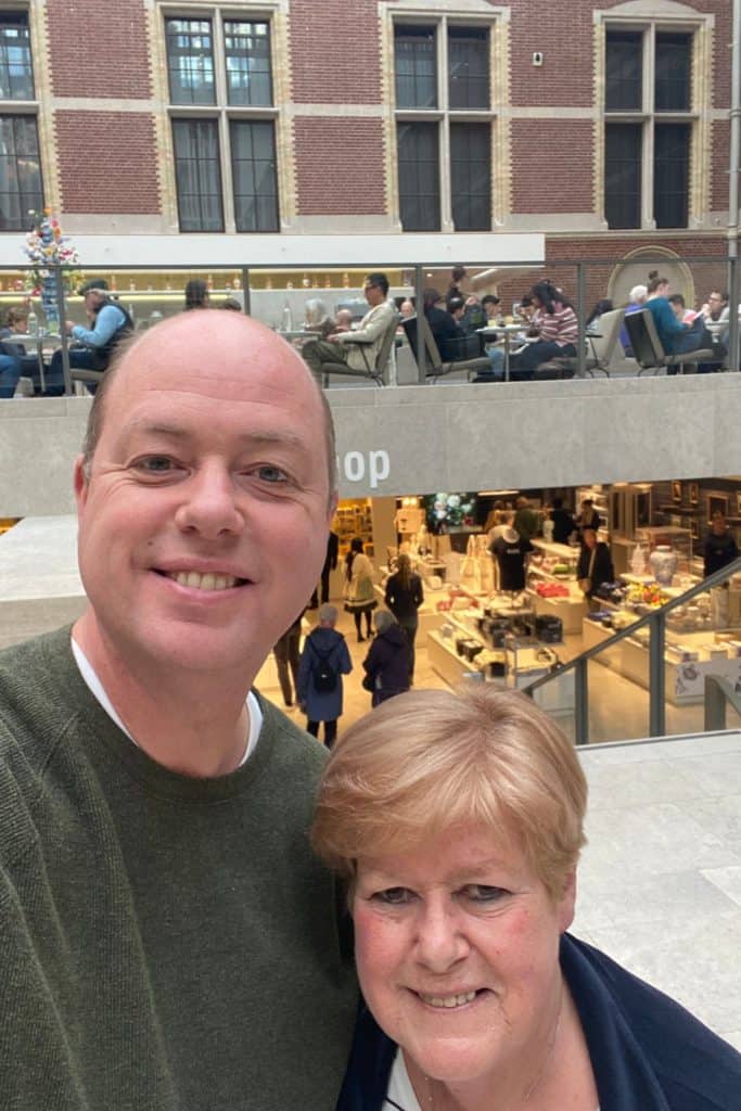 Le Rijksmuseum est inclus dans les deux pass, ici je suis avec ma mère.